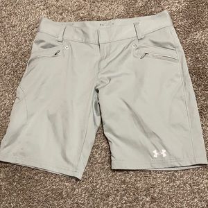 Women’s UA heat gear shorts